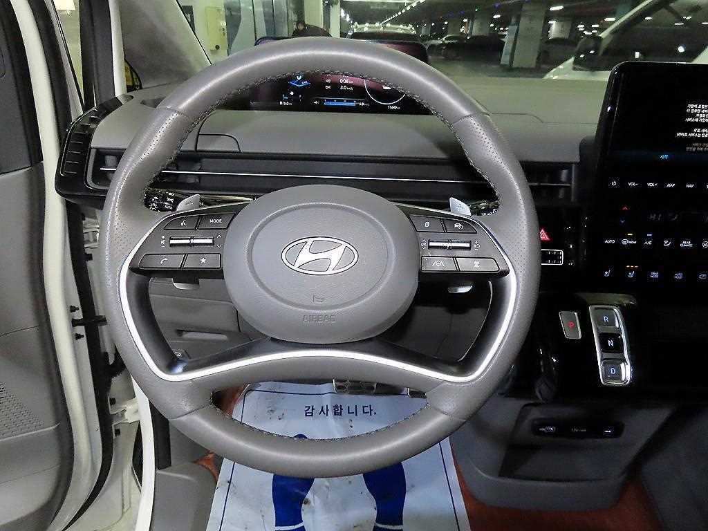 HYUNDAI Staria - Vista 8