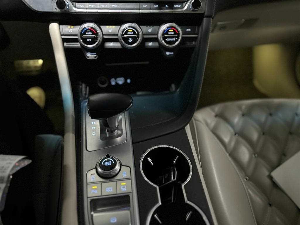 Genesis G70 - Vista 8