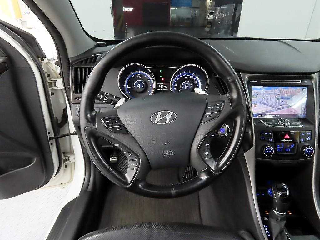 HYUNDAI Sonata - Vista 9