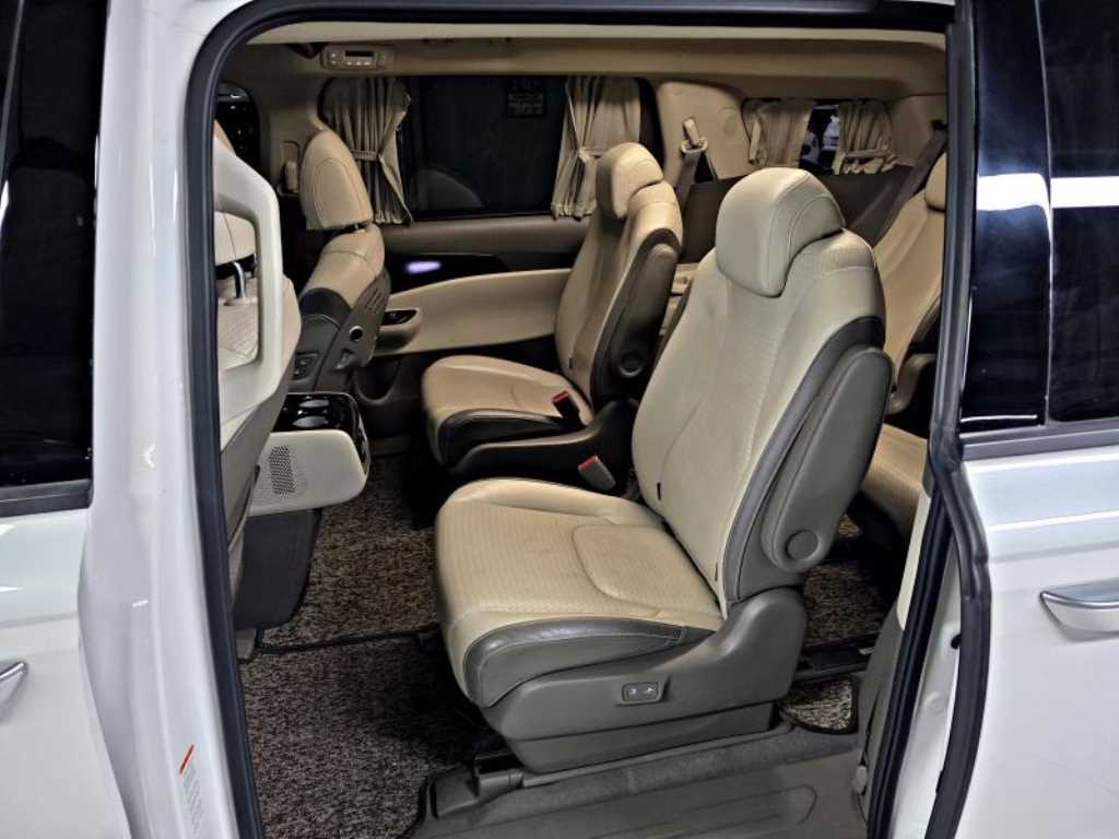 KIA Carnival - Vista 9