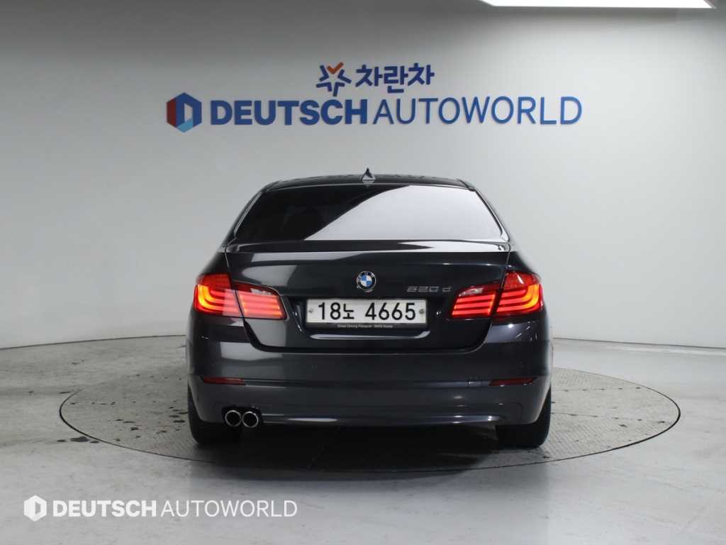 BMW 5 Series - Vista 4