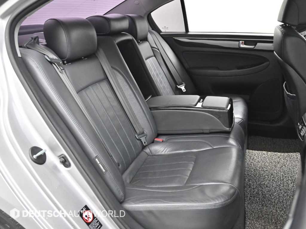 HYUNDAI Genesis - Vista 12