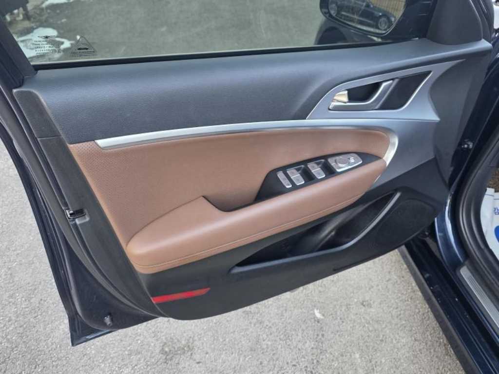 Genesis G70 - Vista 12