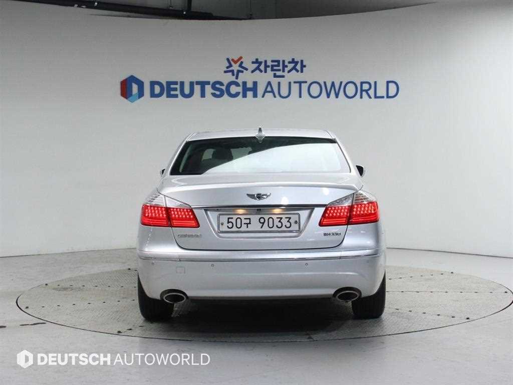 HYUNDAI Genesis - Vista 4