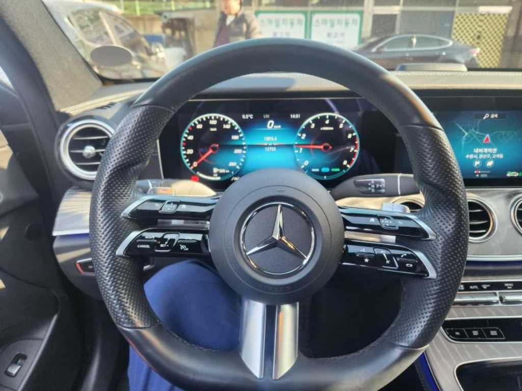 Mercedes Benz E class - Vista 8