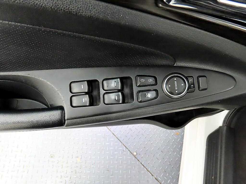 HYUNDAI Sonata - Vista 11