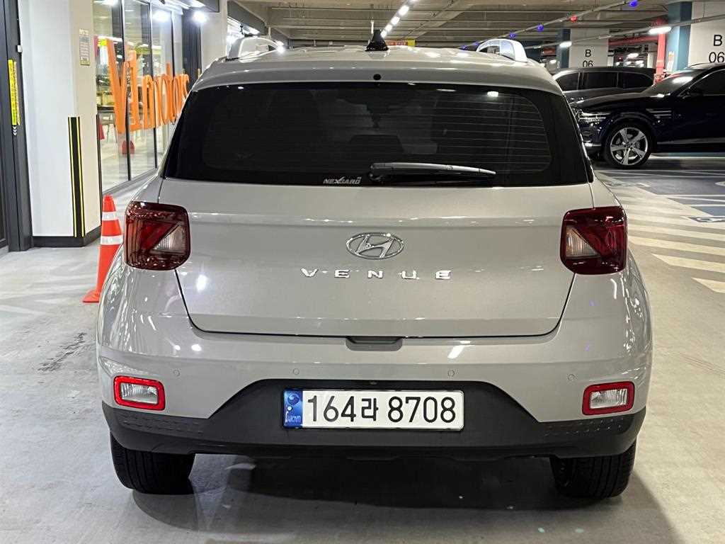 HYUNDAI Venue - Vista 5