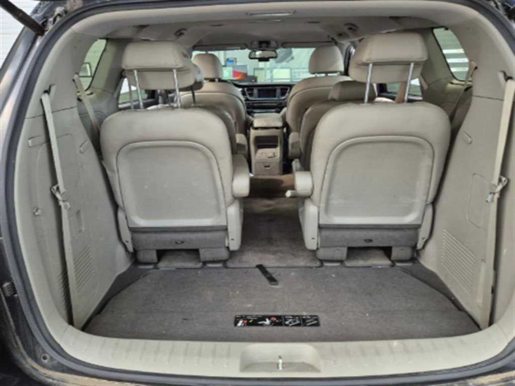 KIA Carnival - Vista 5