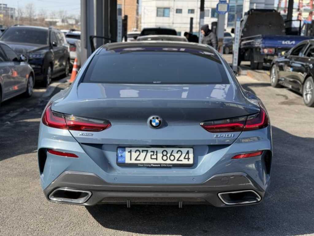 BMW 8 Series - Vista 4