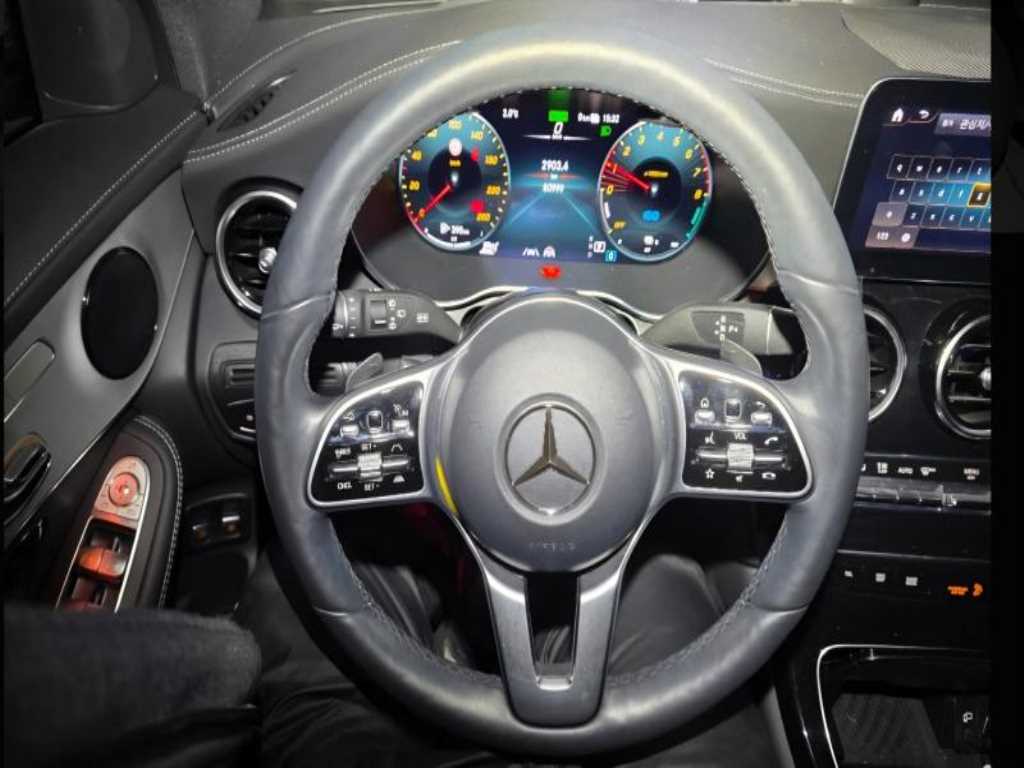 Mercedes Benz GLC Class - Vista 4