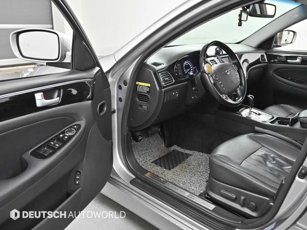 HYUNDAI Genesis - Vista 11