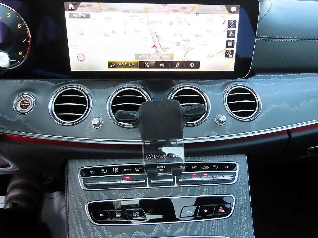 Mercedes Benz E class - Vista 12