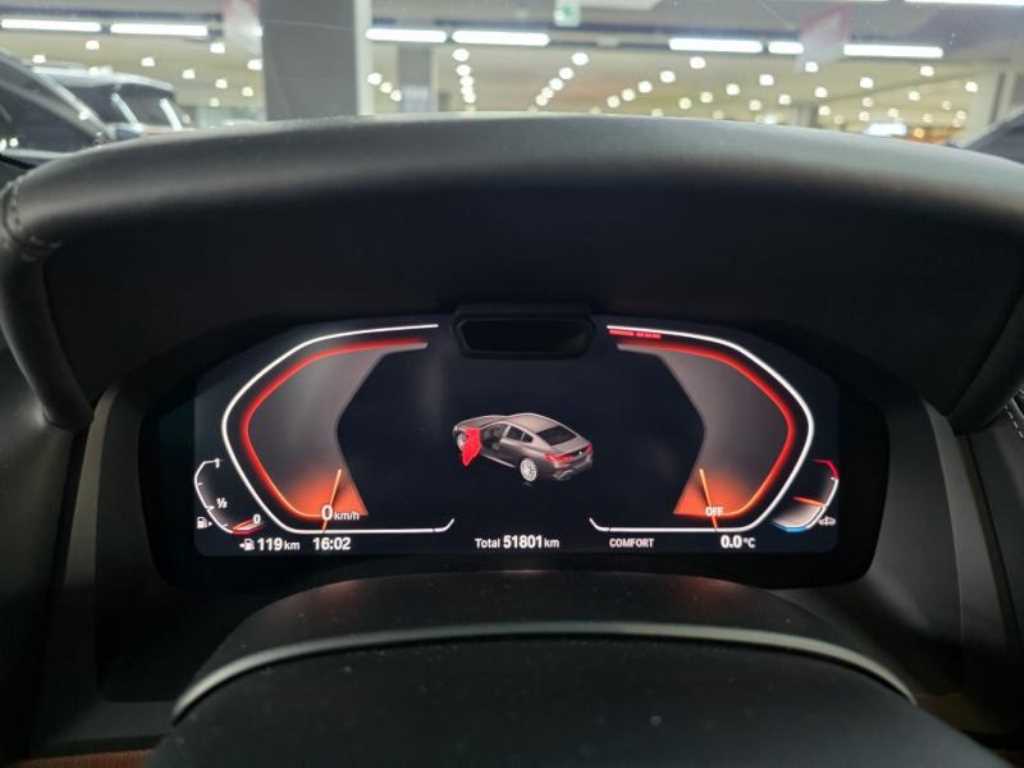 BMW 8 Series - Vista 4