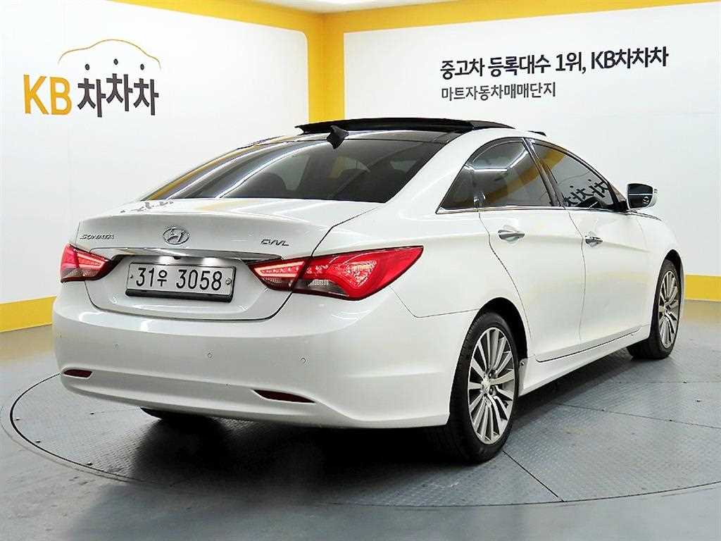 HYUNDAI Sonata - Vista 4