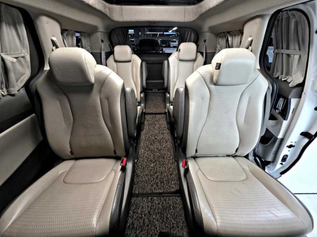 KIA Carnival - Vista 10