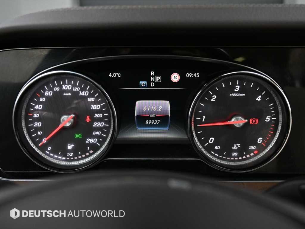 Mercedes Benz E class - Vista 8