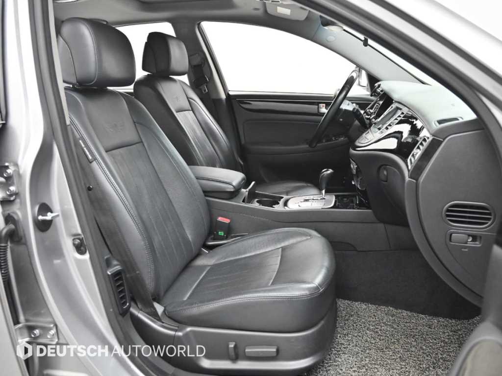 HYUNDAI Genesis - Vista 10