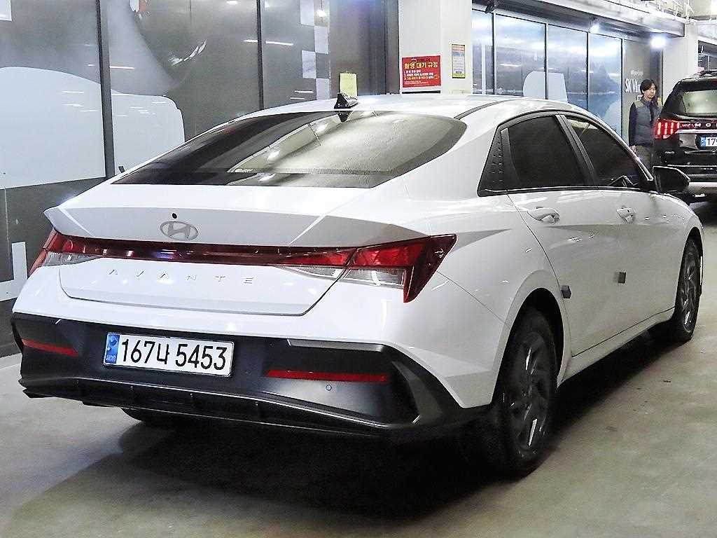 HYUNDAI Avante - Vista 4