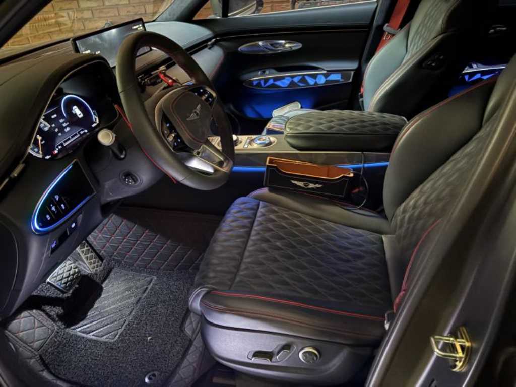 Genesis GV70 - Vista 6