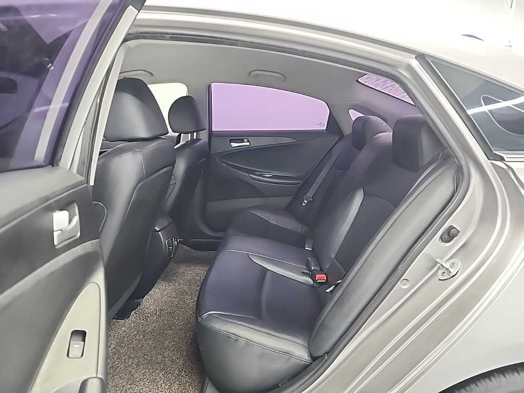 HYUNDAI Sonata - Vista 12