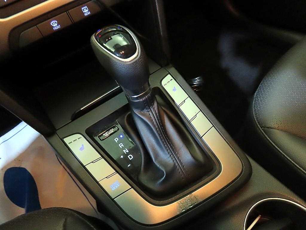 HYUNDAI Avante - Vista 12