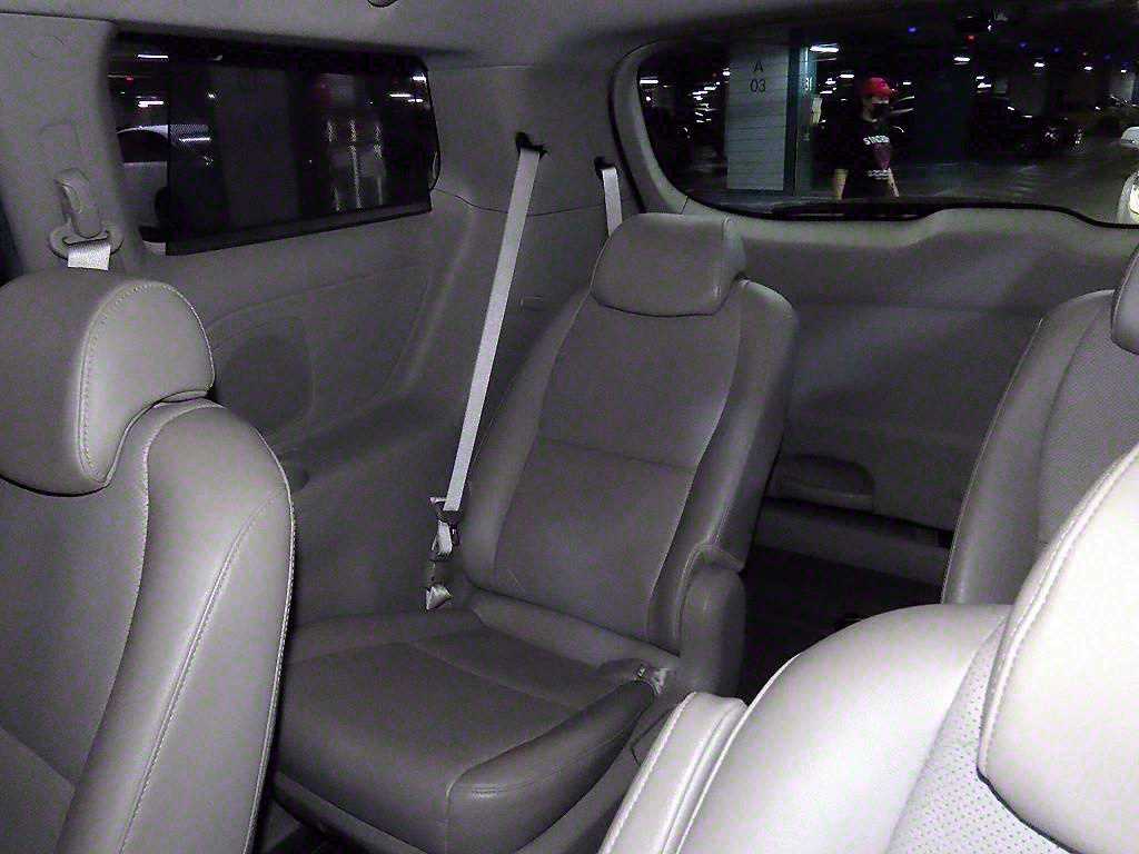 KIA Carnival - Vista 8