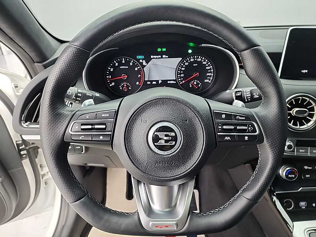 KIA Stinger - Vista 9