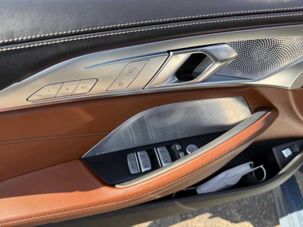 BMW 8 Series - Vista 11