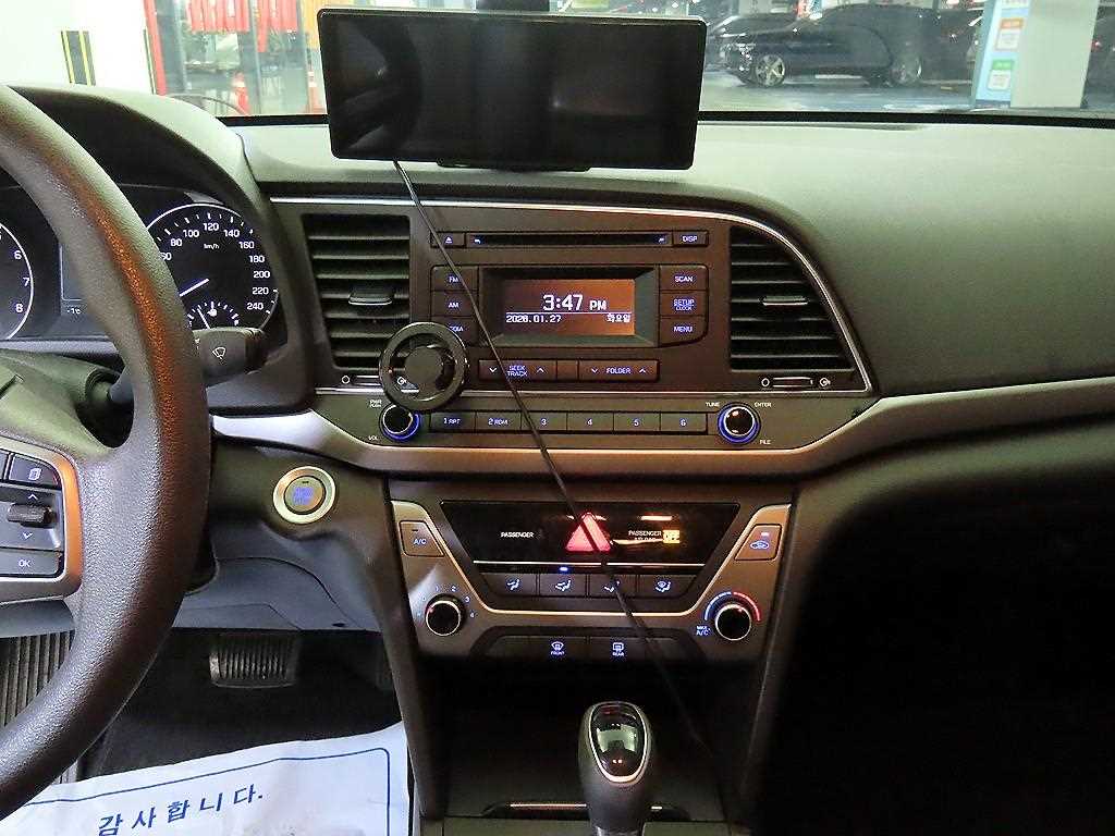 HYUNDAI Avante - Vista 11