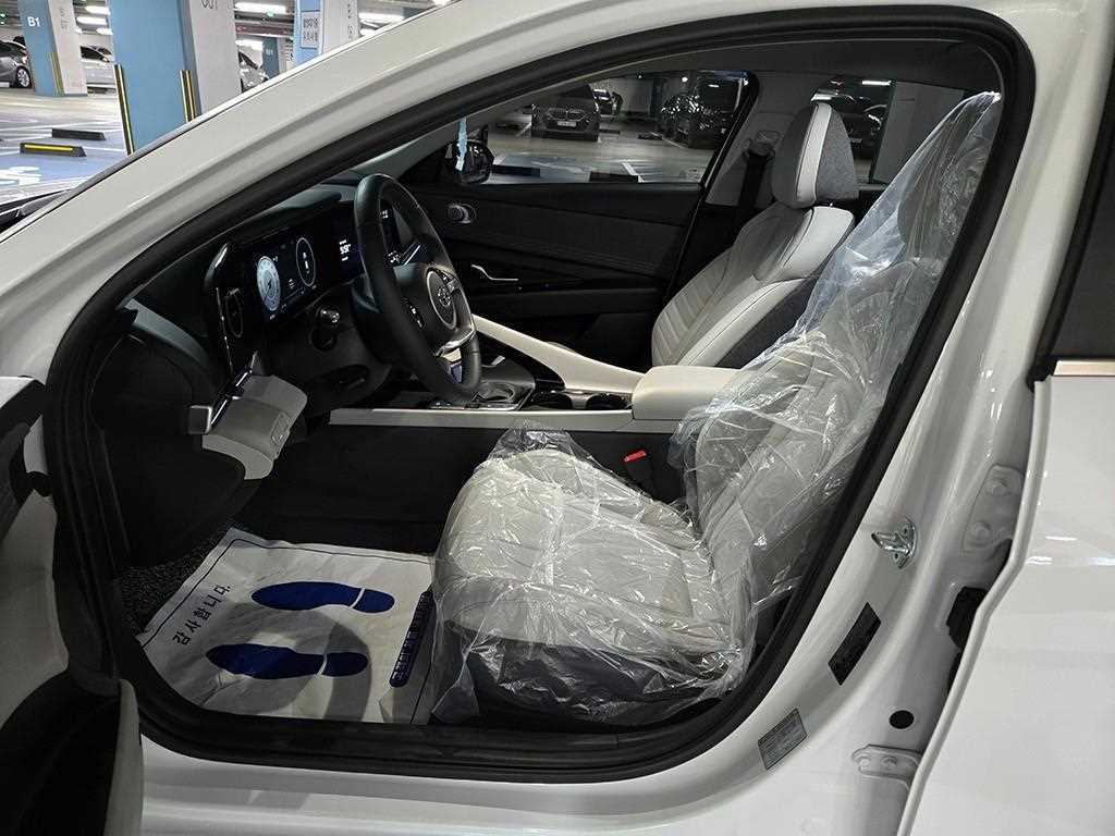 HYUNDAI Avante - Vista 7