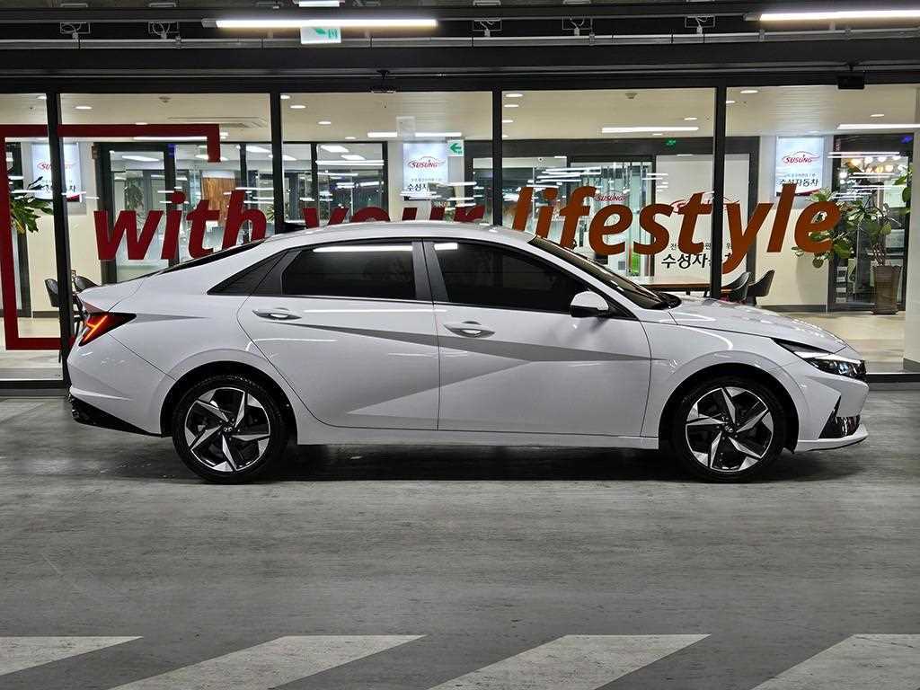 HYUNDAI Avante - Vista 4