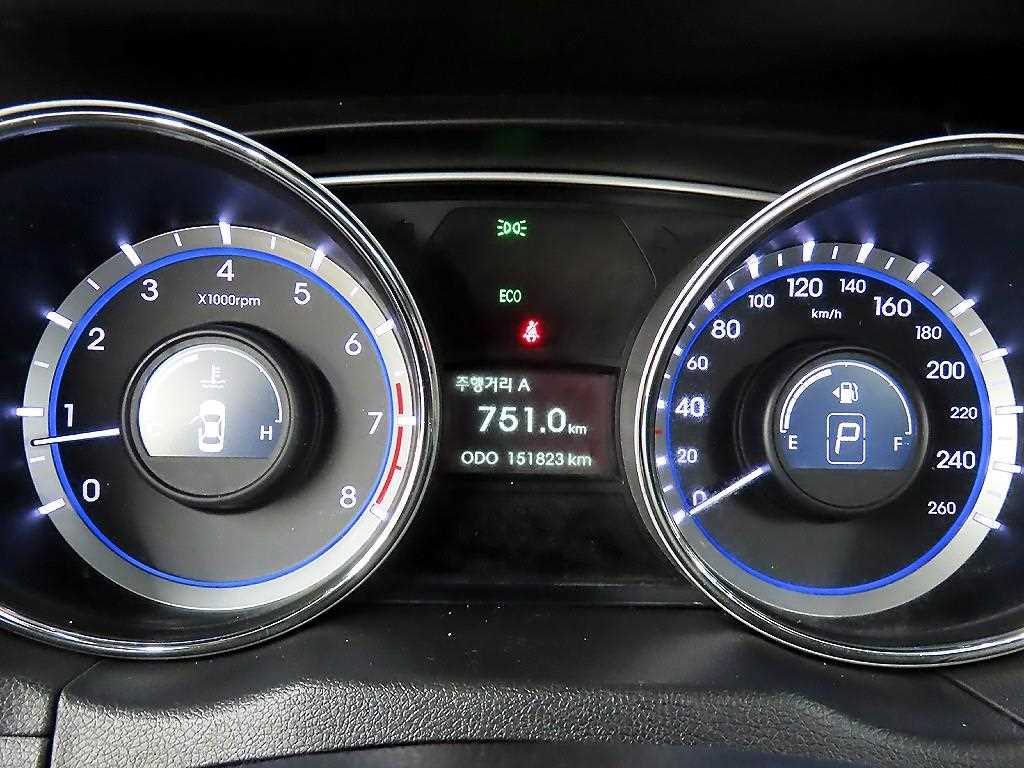 HYUNDAI Sonata - Vista 8