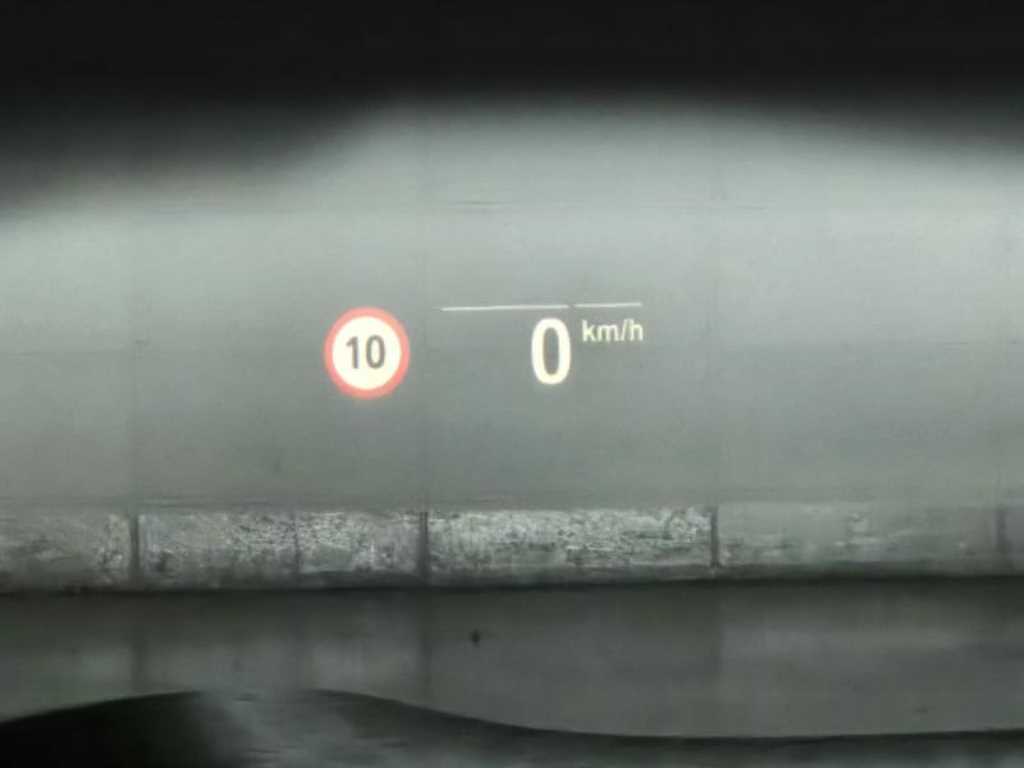 BMW 8 Series - Vista 9