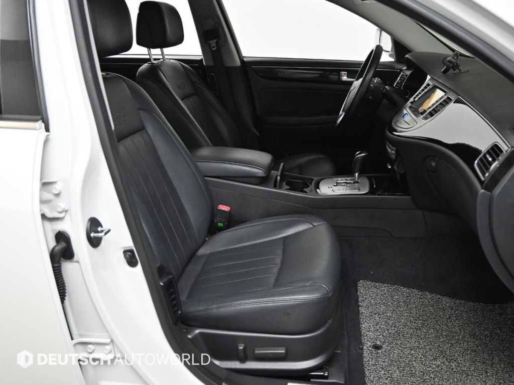 HYUNDAI Genesis - Vista 10