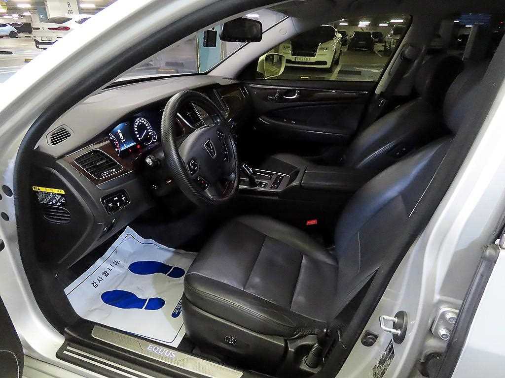 HYUNDAI Equus - Vista 6