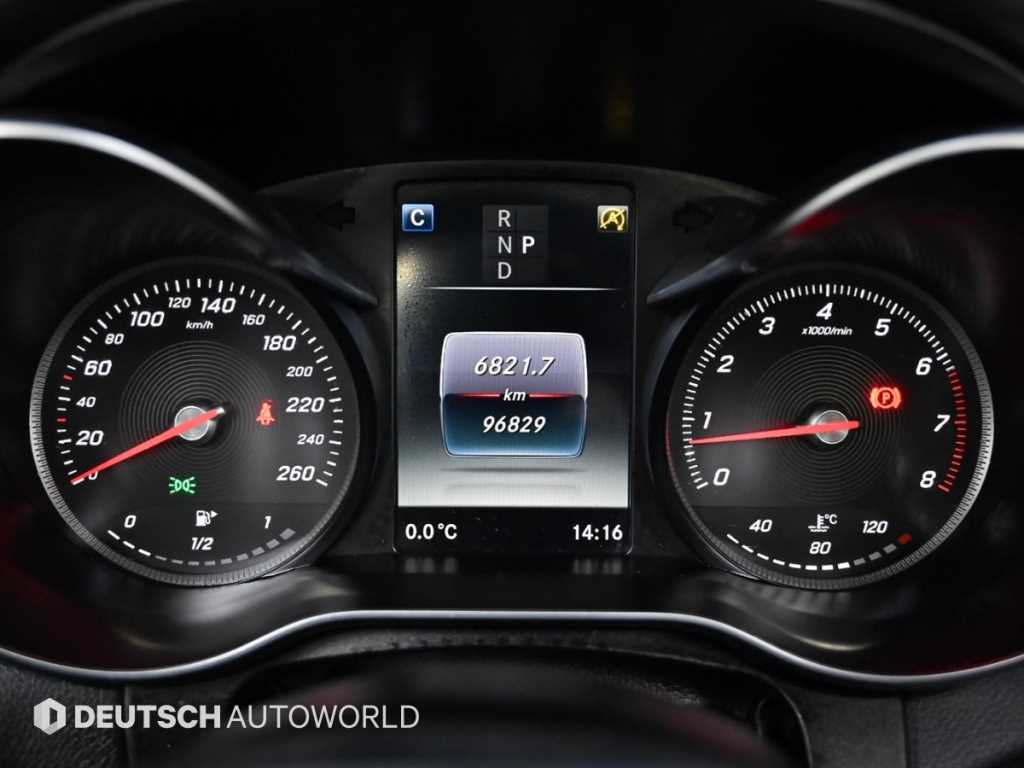 Mercedes Benz C Class - Vista 8