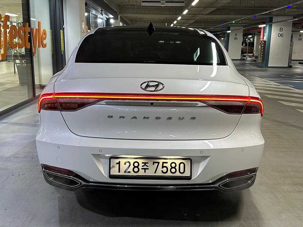 HYUNDAI Grandeur - Vista 5