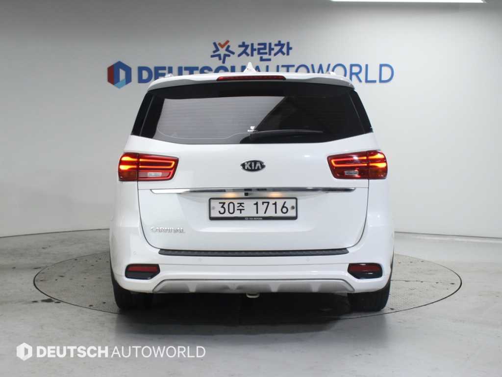 KIA Carnival - Vista 4