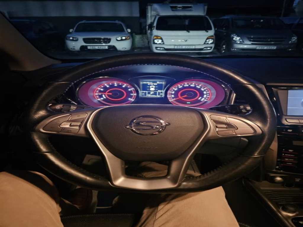 Ssangyong Tivoli - Vista 5