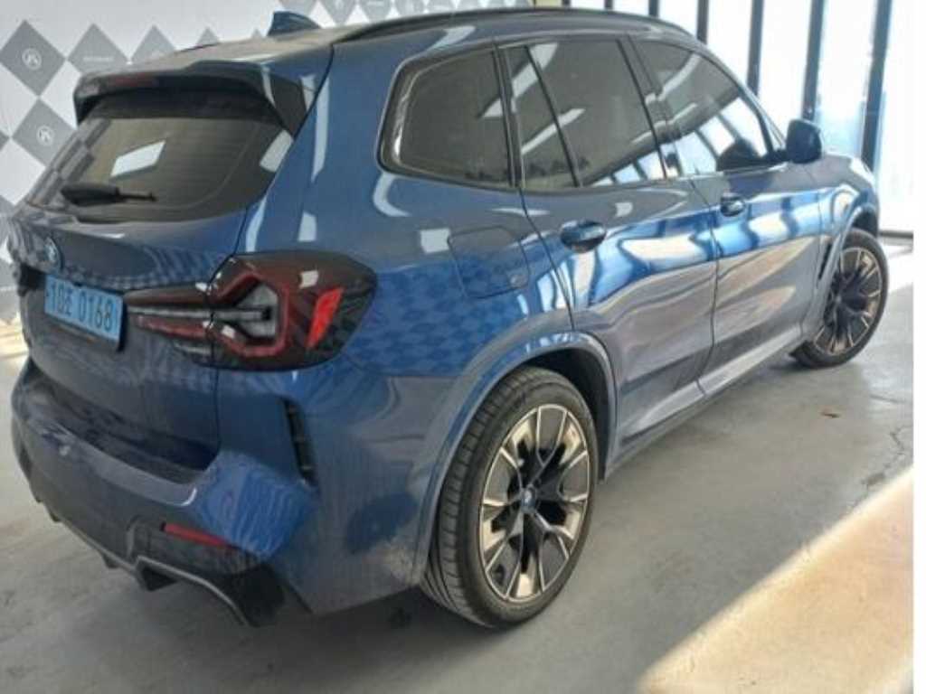BMW iX3 - Vista 4