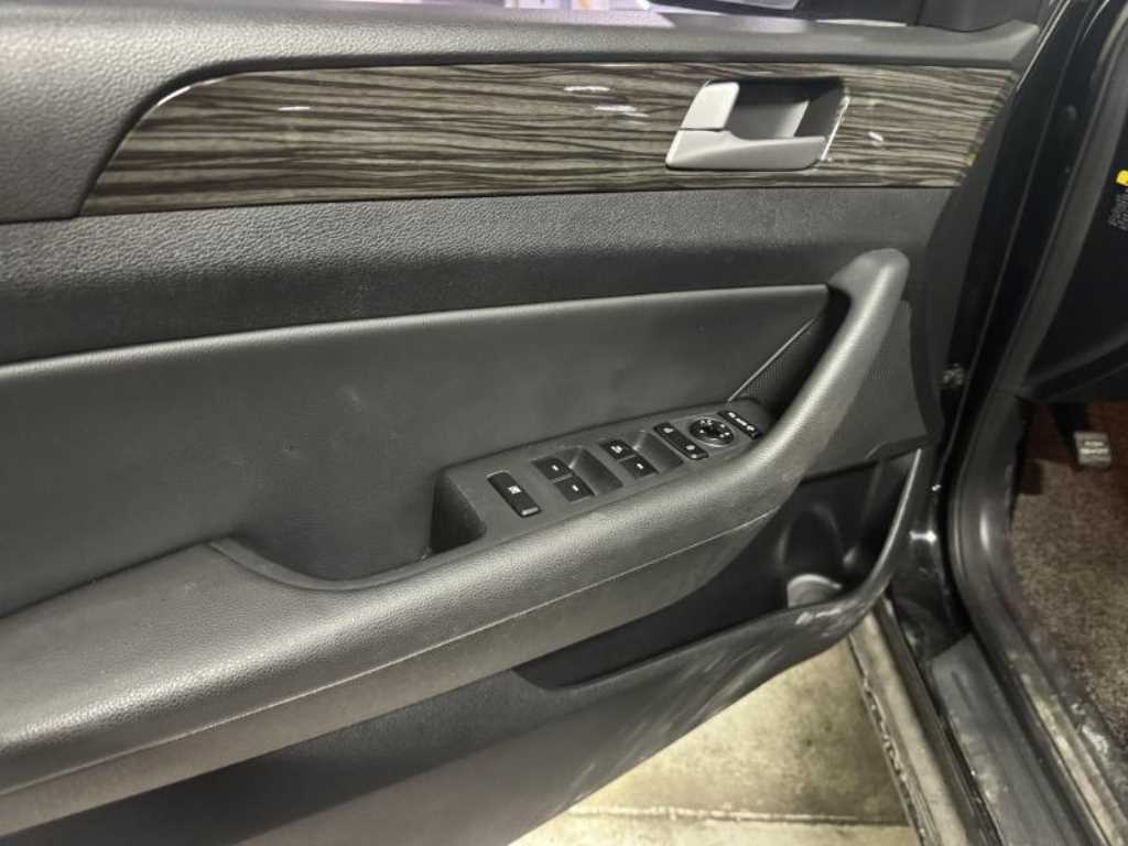 HYUNDAI Sonata - Vista 4