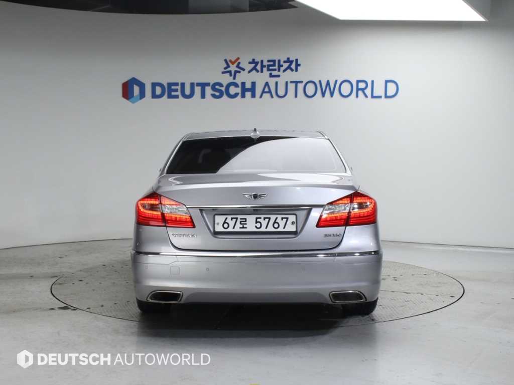 HYUNDAI Genesis - Vista 4