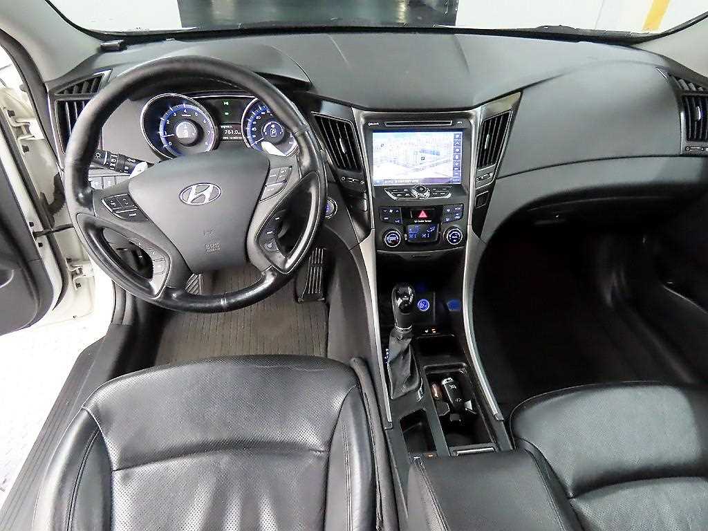HYUNDAI Sonata - Vista 7