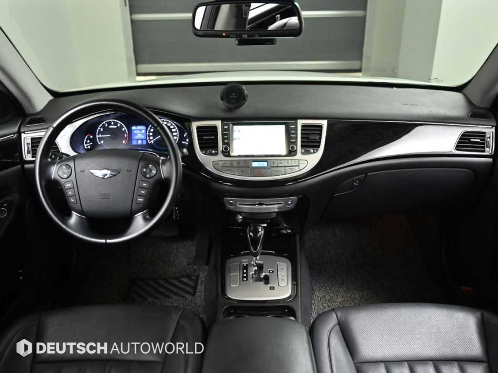 HYUNDAI Genesis - Vista 7