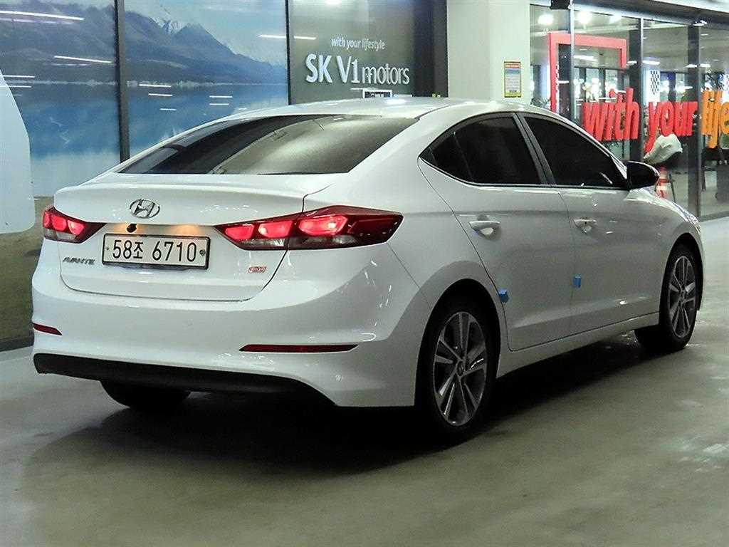 HYUNDAI Avante - Vista 4