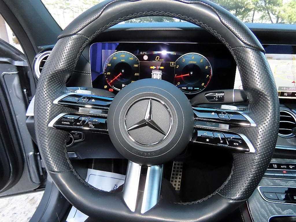 Mercedes Benz E class - Vista 8