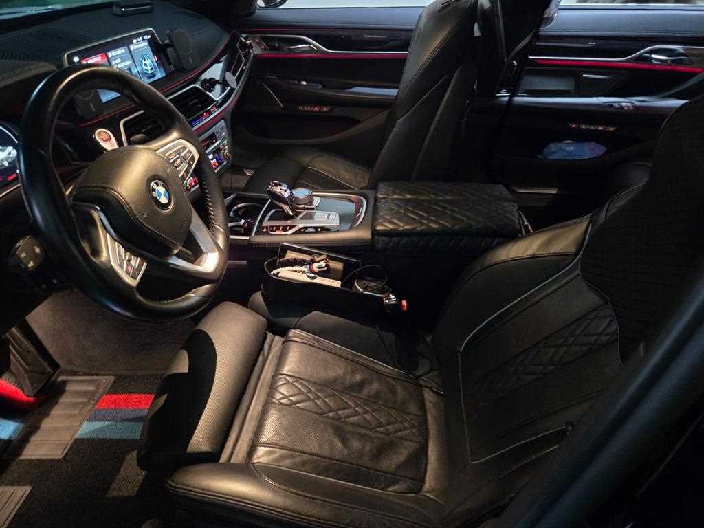 BMW 7 Series - Vista 8