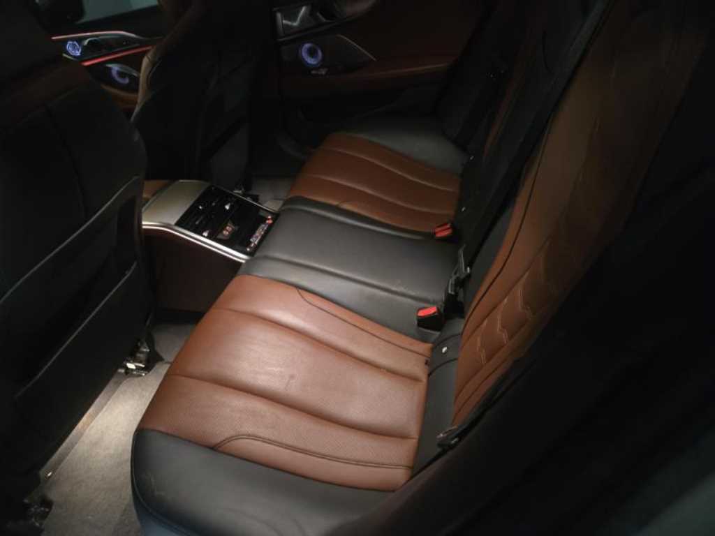 BMW 8 Series - Vista 7