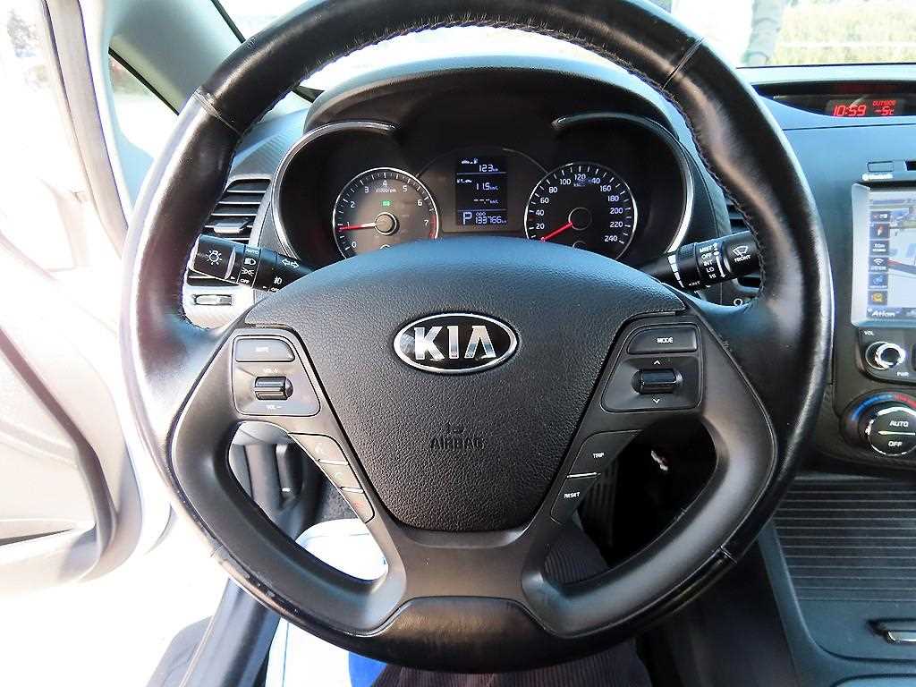 KIA K3 - Vista 8