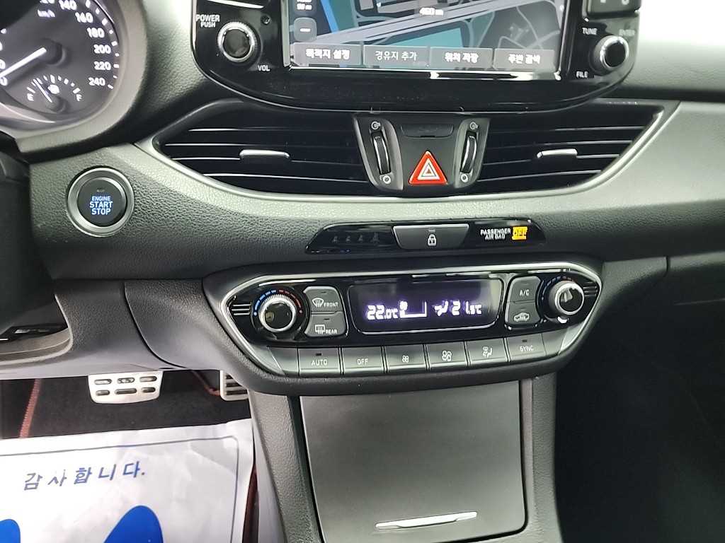 HYUNDAI i30 - Vista 10